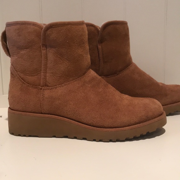 UGGS - Picture 4 of 4